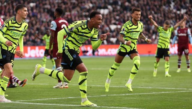 开云足球-半场便气走对手球迷 阿森纳6球狂胜死咬榜首两强