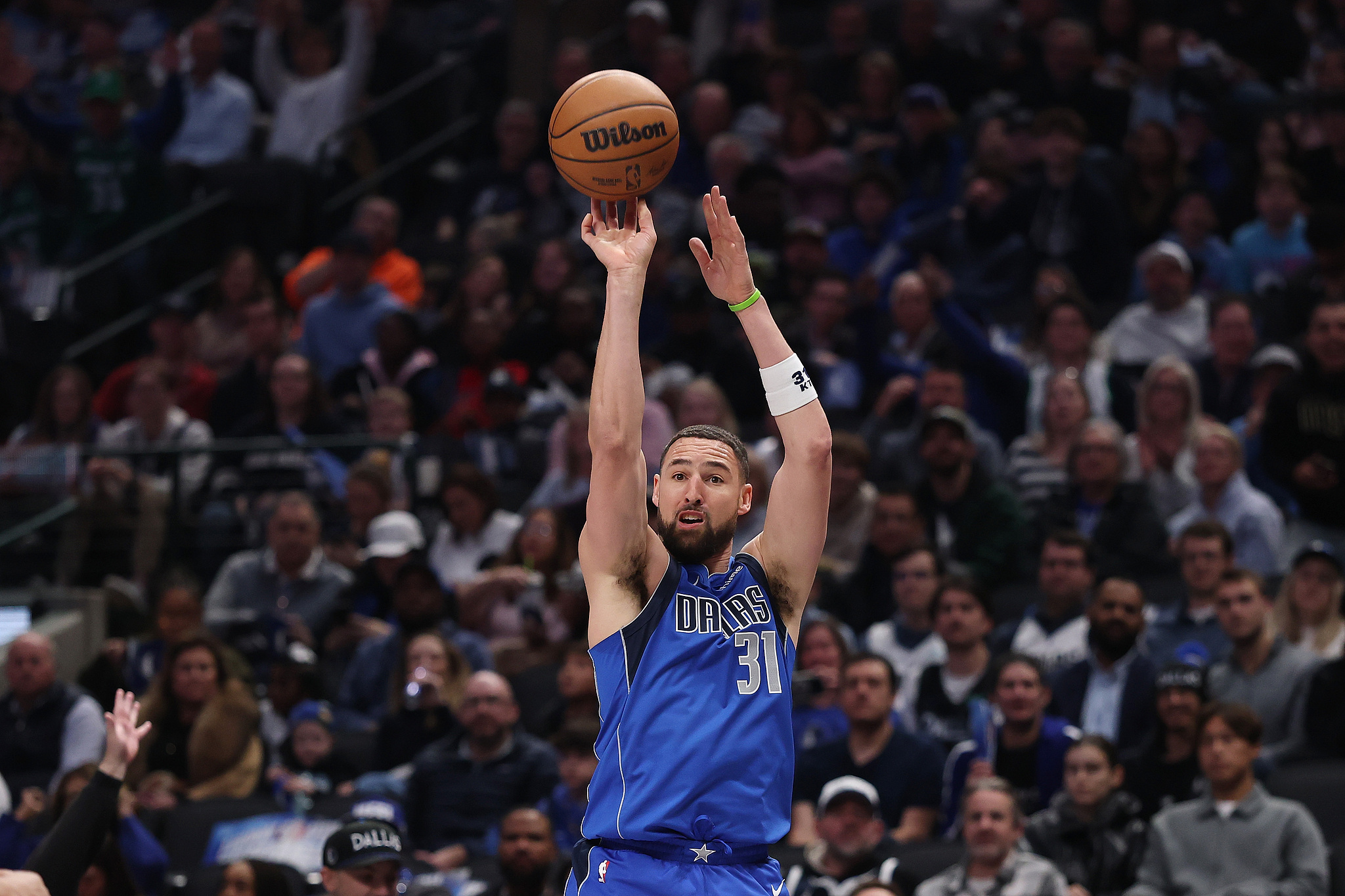 开云登录入口-克莱26+6三分命中数里程碑 独行侠主场大胜爵士