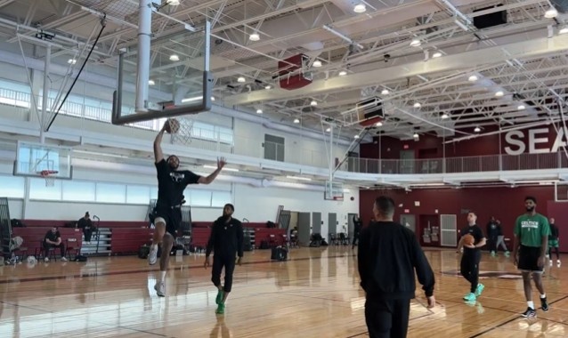 开云注册平台-真要复出!塔图姆已经可以在有防守情况下 完成突破单臂扣篮!