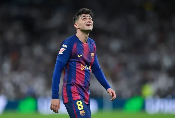 开云足球-佩德里半场数据：2次关键传球，传球成功率88%，12次推进